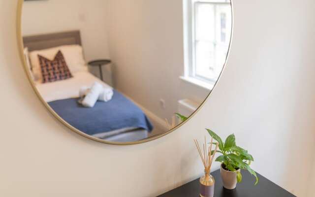 Crescent Mews
