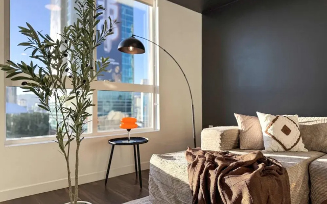 Sunny Home in Mid-hollywood Pool Free Parking