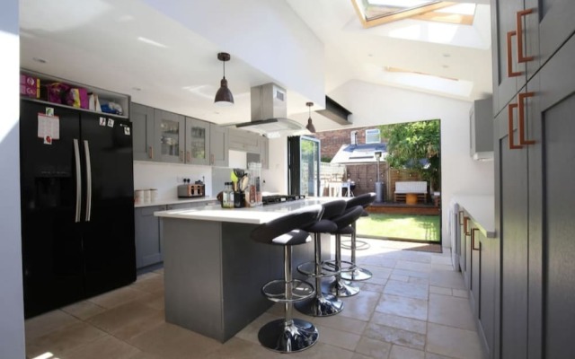 Modern, Chic 2BR Townhouse in Central Oxford