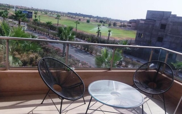 Jad Airport Luxury Apart Golf Pool