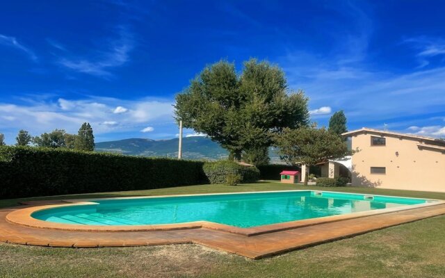 Spello By The Pool - Sleeps 11 - Large Pool and Amenities in Italy - air con