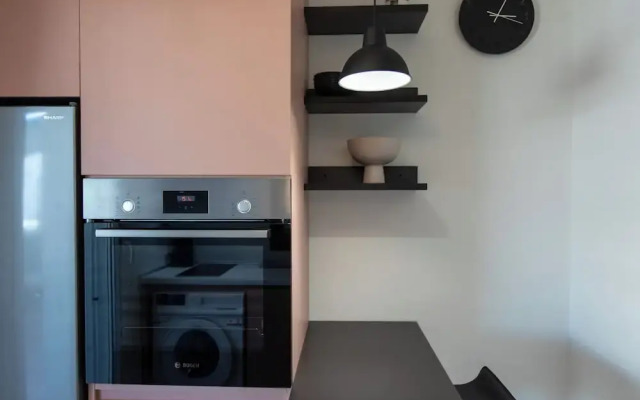 New Cozy Apt with Balcony close to Metro