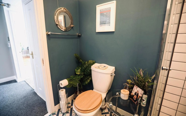A Stylish 2 Bed Apartment in Cobh Town - Lux Stay