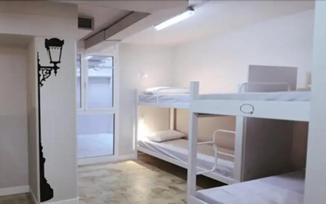 Hola Hostal Eixample - Hostel