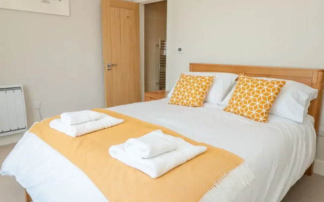 4 The Manor House, Hillfield Village