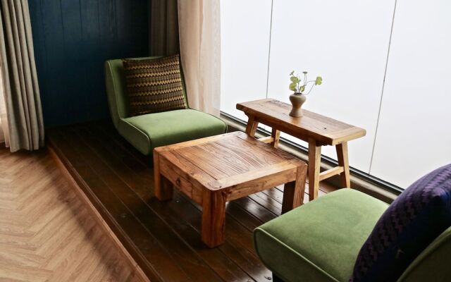 The Twelve Manor Terraces Lodge