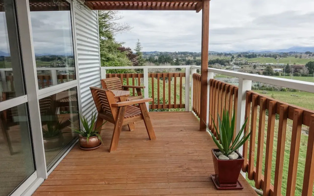 Tasman Hill Lodge - Adult Only