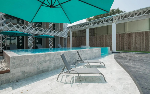 Yanud Residence