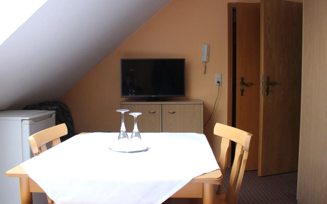 Angelis Pension - Restaurant zum grunen Baum