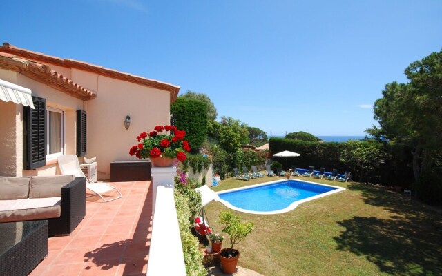 Magnificent Villa in Calonge With Terrace