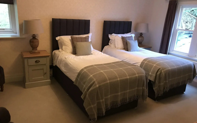 Ravenstone Manor