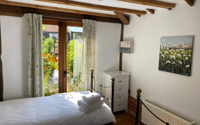 Brundish, Suffolk Barn, 2 Bed Idyllic 6 Acres