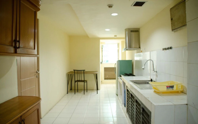 Spacious And Homey 3Br At Kondominium Rajawali Apartment