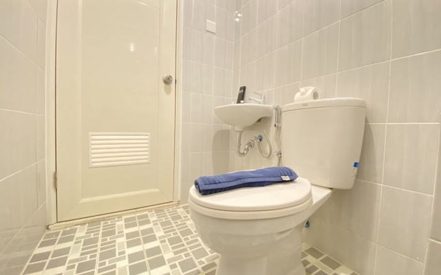 Simply Studio Room Semi Apartment at The Lodge Paskal near BINUS University – Bathroom – Bandung