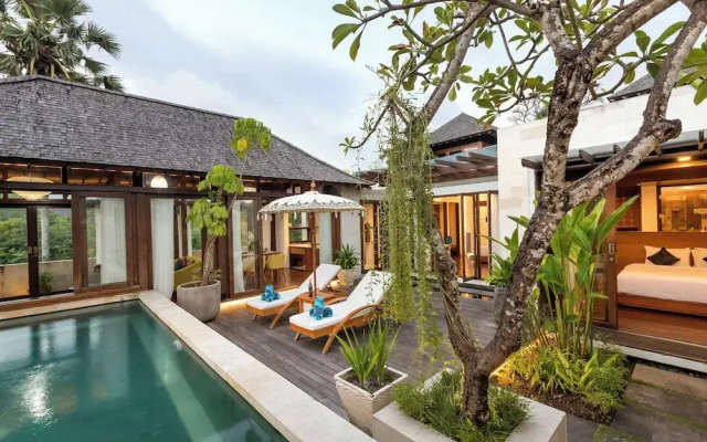 Sunset View Beachfront 2 Br Villa in Seminyak