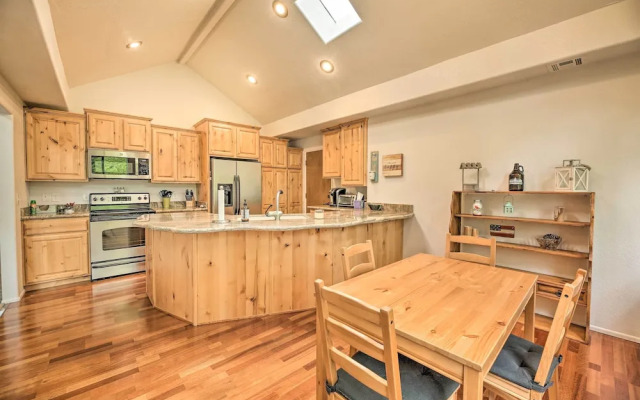 Wooded Yard, Gas Grill: Lush Pinetop Retreat