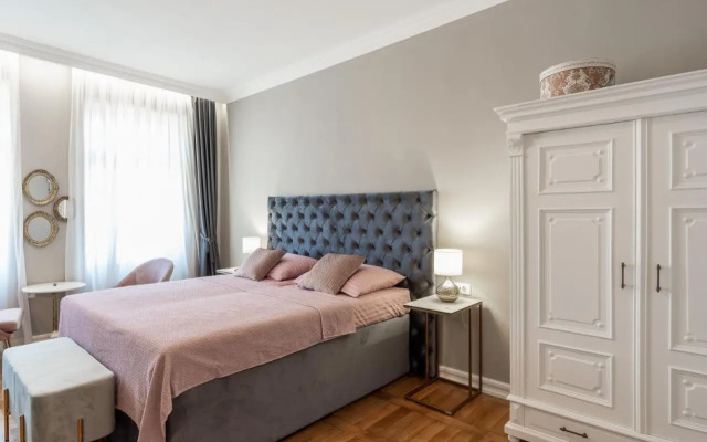 Luxury Peitho Residence