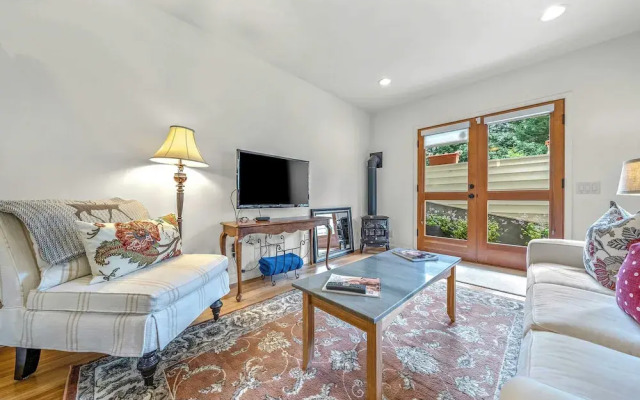 Carmel Romantic Escape for 2