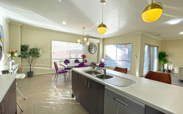 Spacious 7BRM 5-bathroom Rental House