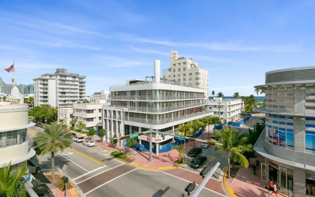 2 Bedroom 2Bath Deluxe Apt with Patio