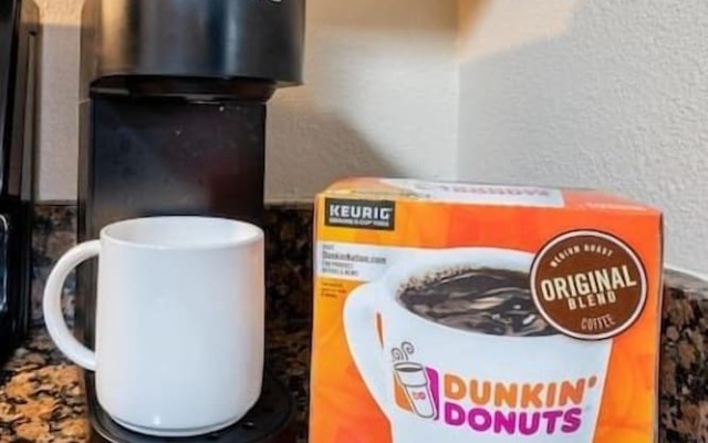 Onsite Gym Pool Fast Wifi More