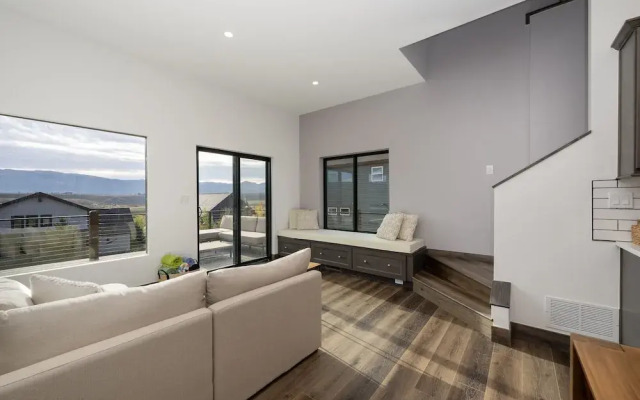 Scenic Perch 2 Bedroom Home