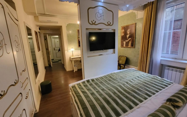 Queen's Astoria Design Hotel