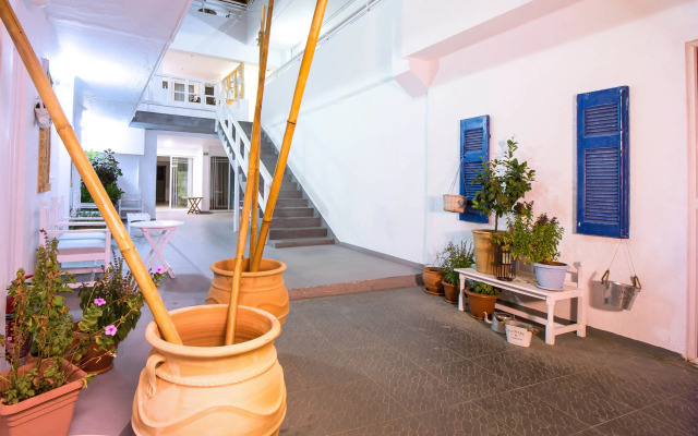 Tinas Plus Hotel