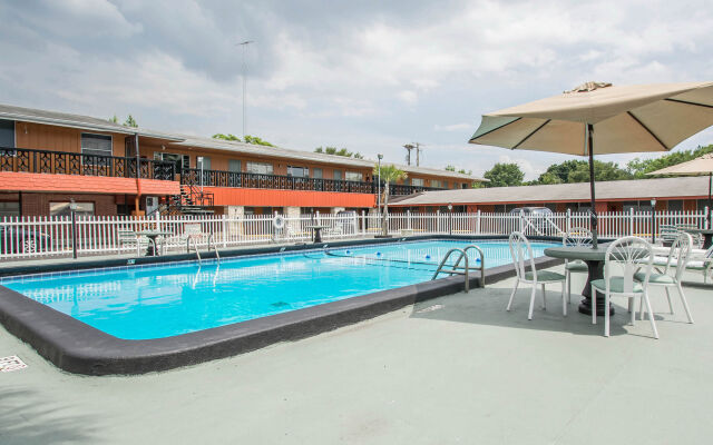 Rodeway Inn & Suites Winter Haven Chain Of Lakes