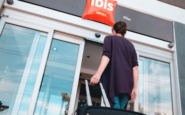 Ibis Pilar