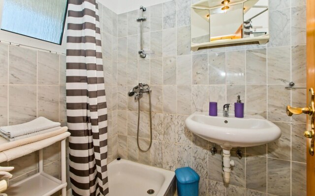 Amazing Home in Smricevica With Wifi and 6 Bedrooms
