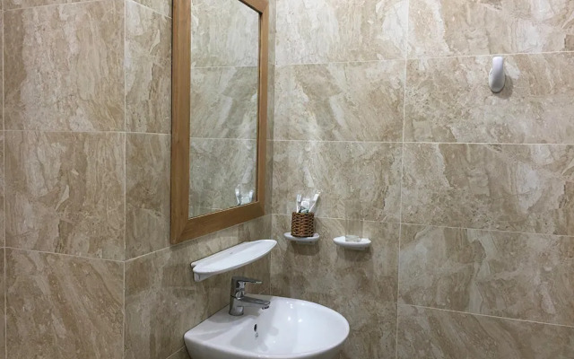 Airanc 605 - Airport Apartments and Cars