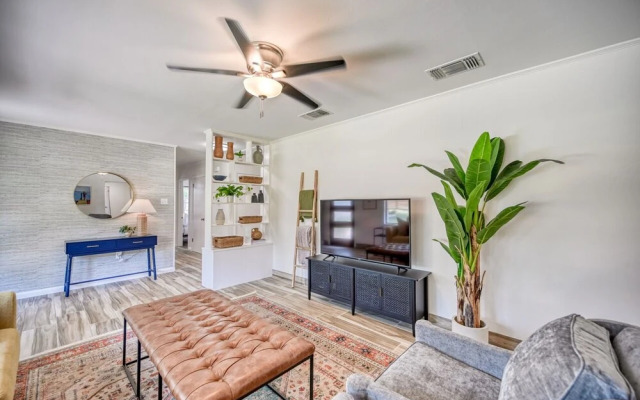 Luxury Lakefront Oasis W/Boat Dock-Firepit