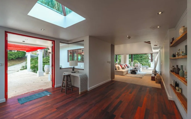 Sunrise 7BR Luxe Villa Sea View V151