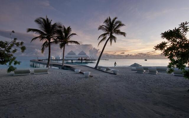 Diamonds Thudufushi Beach & Water Villas