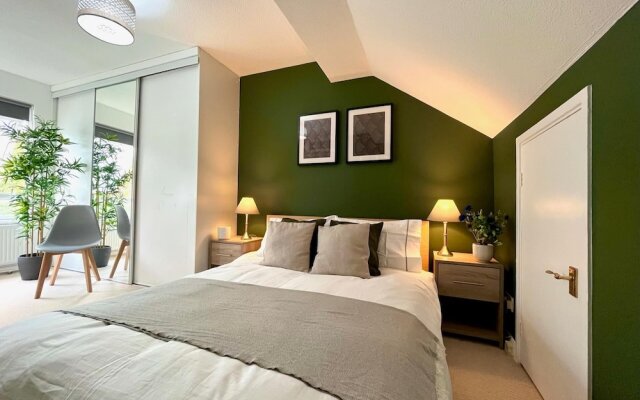 Charming Home Near Gatwick Airport