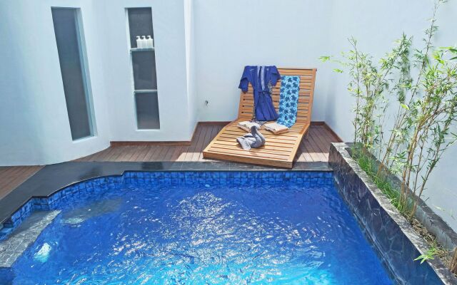 Stay Shark Villas