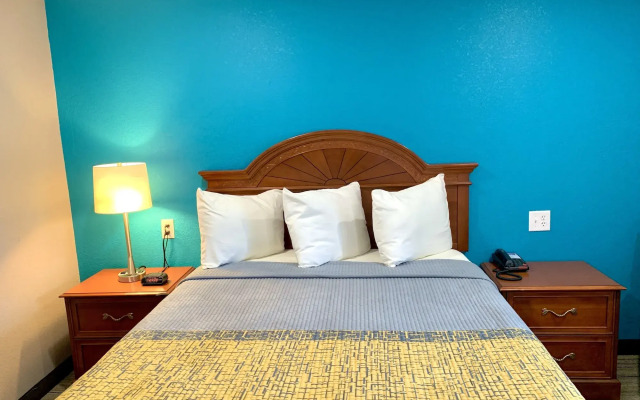 Hometowne Inn & Suites