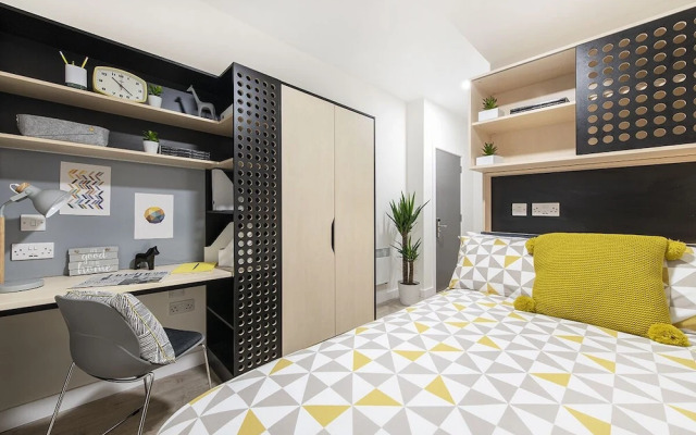 Destiny Student - Dominick Place