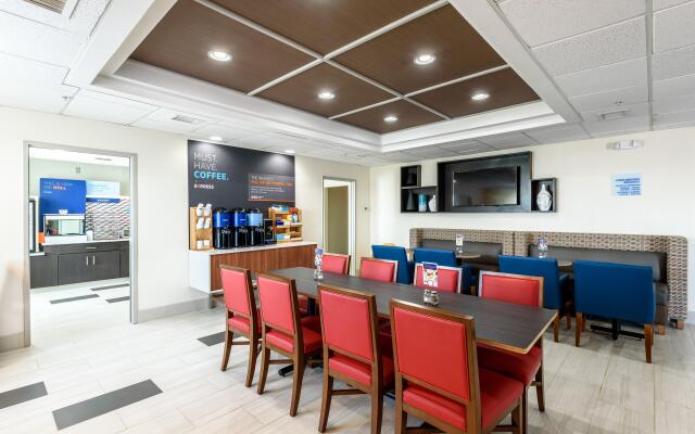 Holiday Inn Express Hotel & Suites Bastrop by IHG
