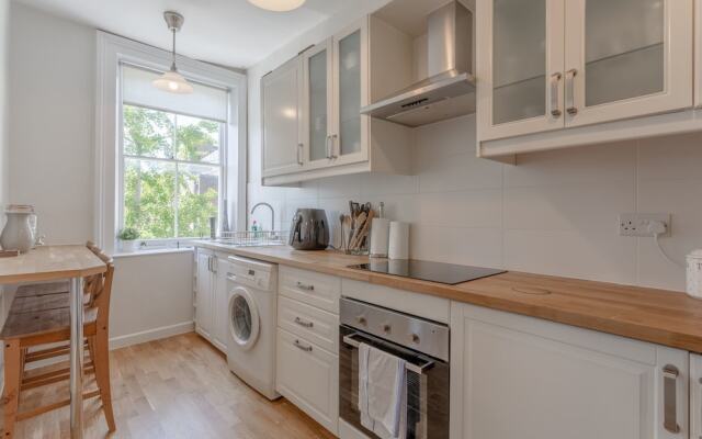 Homely 2 Bedroom Apartment in Earl's Court