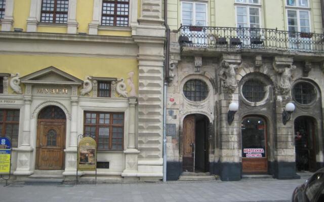 Art Apartment on Rynok Square