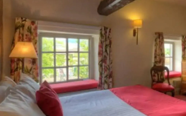 Kings Head Hotel by Greene King Inns