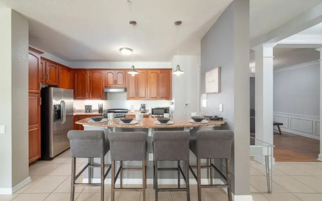 Casa Lucia Lakeview 3 Bedroom Condo by RedAwning