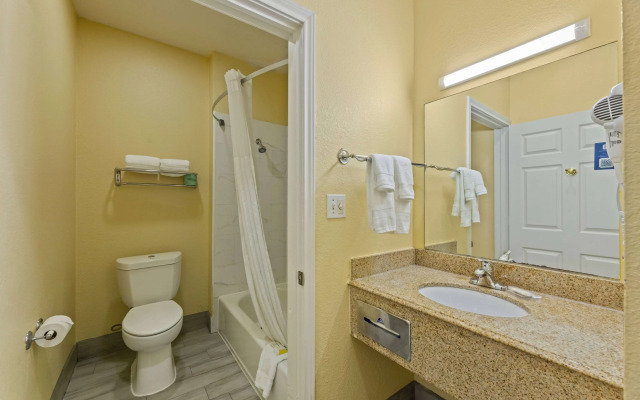 Days Inn & Suites by Wyndham Euless DFW Airport South
