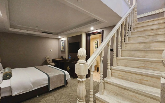 Yarrow Hotel