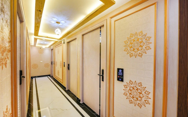 Fabhotel Grand Palazzo