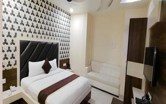 Hotel Prakshi Palace