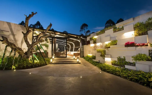 Sunsetfalls Gardens and Resort