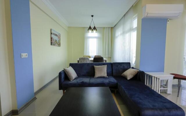 Central and Comfy Flat With Balcony in Muratpasa
